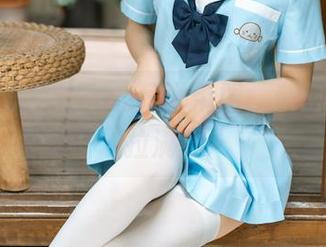 这组幼水铃衣的私房吊带图，亲密度立马拉满！