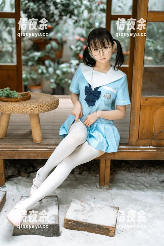 这组幼水铃衣的私房吊带图，亲密度立马拉满！