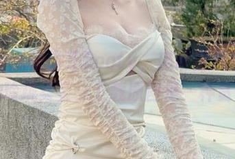 微密圈 – 徐莉芝Booty，琪琳这双色衣服配上她玲珑身姿，下载原图是一种责任感！