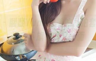 推女神 – 翻翻Yumi尤美的私拍套图，见识一下旗袍的又一面