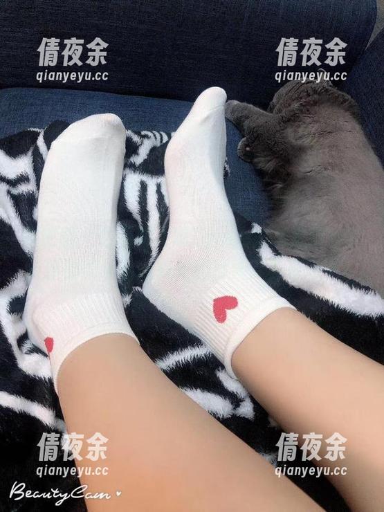 微密圈 - 想问林子喵Lynne怎么做到每次更新都把泳池拍得如此撩人？真有一手！