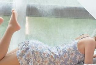 森萝财团 – 小夜又来刷存在感了！直击“红色帆布鞋定制”的美图资源，让眼前一亮。