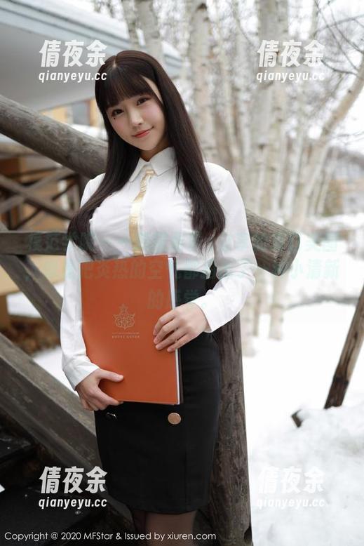 模范学院 - 一颗甜蛋黄a分享的夏日美图，像是把炎热的空气都拍出了一种小清新的感觉。