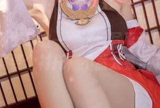 白衬衫和樱岛嗷一：这组写真让你觉得生活需要个衬托，不然太寡淡了！