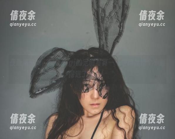 夜青鸾系列，樱晚gigi的定制写真——看得我像个小鹿闯进了夜场！