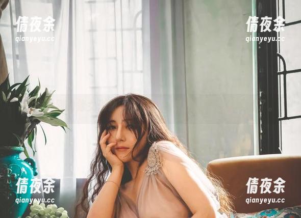你能想到的修女形象，樱晚gigi私拍图包全都打破了。