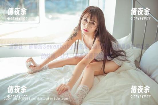 波萝社 - 柳侑绮Sevenbaby的高清校服照片，就像是画中走出来的姑娘，让人一秒想起青涩的校园。