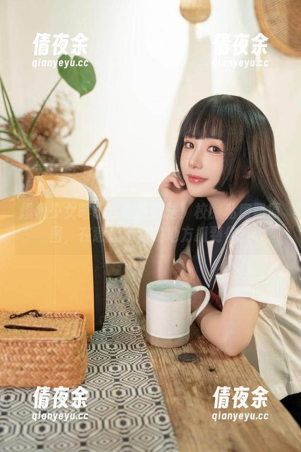 爆机少女喵小吉的新玩法：校服私房照原图，在意想不到的地方抓到你！