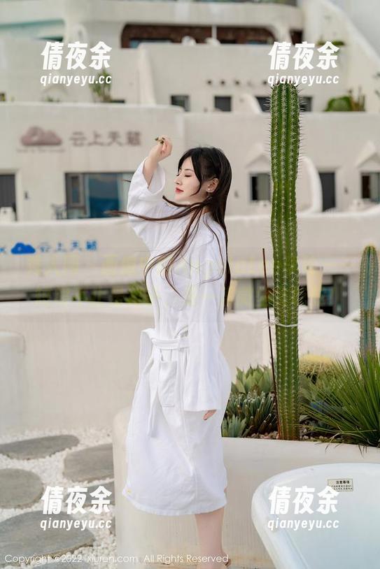 秀人网 - 画像中的AngelaLee李玲——短裙不止是裙子，是一部微型贪吃蛇！