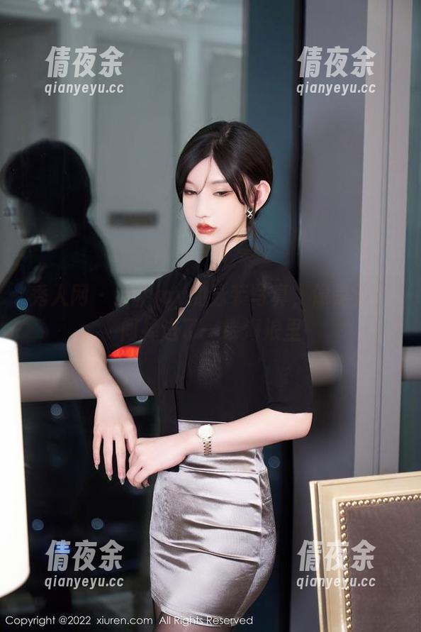 秀人网 - 乔伊joy的泳装写真，像是无意间掉进了一缕海浪里