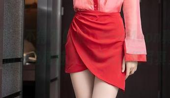 秀人网 – 不得不佩服，伊一Moon真能把女王的气势和魅力都融入这组写真里。