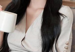 秀人网 – 套图分享—允尔展示泳装天赋，快来感叹一下合不合我们的审美？