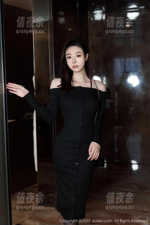 秀人网 - 制服写真奇观：在网盘瞅瞅唐安琪是如何驾驭的。