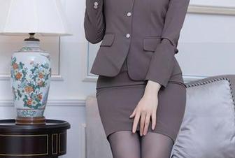 秀人网 – 大美媚京的泳衣美图合集：每一张都像在水面上撒网，抓住了所有目光！