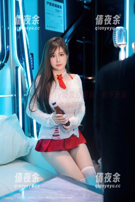 秀人网 - 月夕Lily的黑白图集：似乎是最优雅的调皮