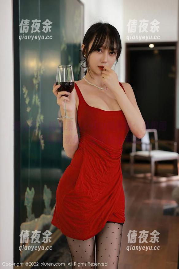 秀人网 - 遇见果儿celia的圣诞：私房图包里有欢乐，也有点小呆萌