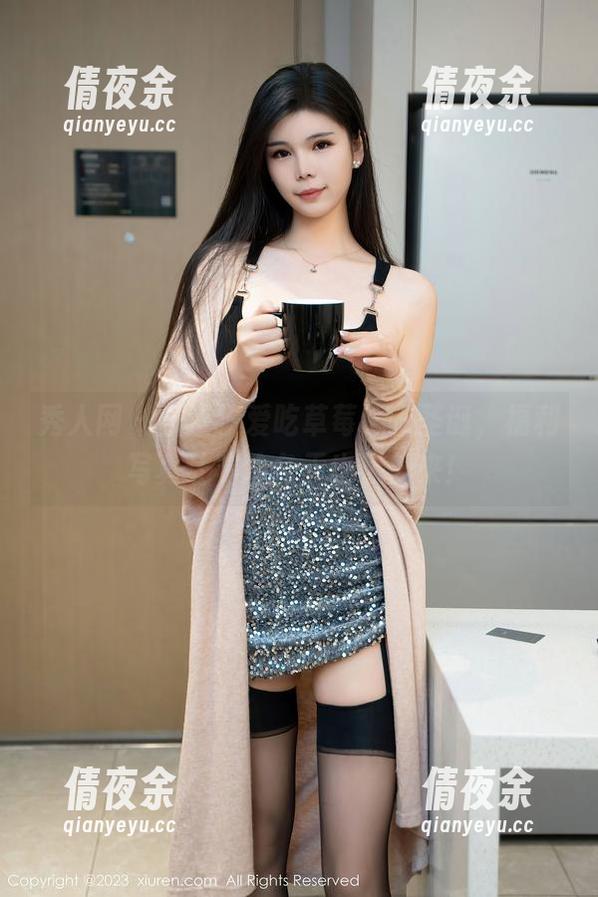 秀人网 - 当汐汐爱吃草莓遇上圣诞，福利写真让寒冷冬天也热起来！