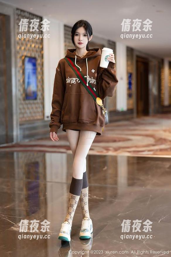 秀人网 - 写真里的王曼柔，职业装吧，不过好像不止于此？