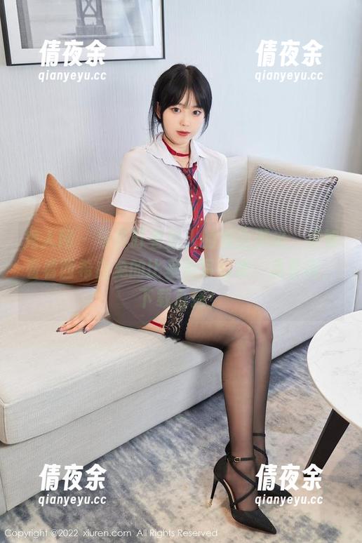 秀人网 - 与其盯着别人的海边游记，不如看看西希白兔的比基尼写真集，质量高，下载直接！