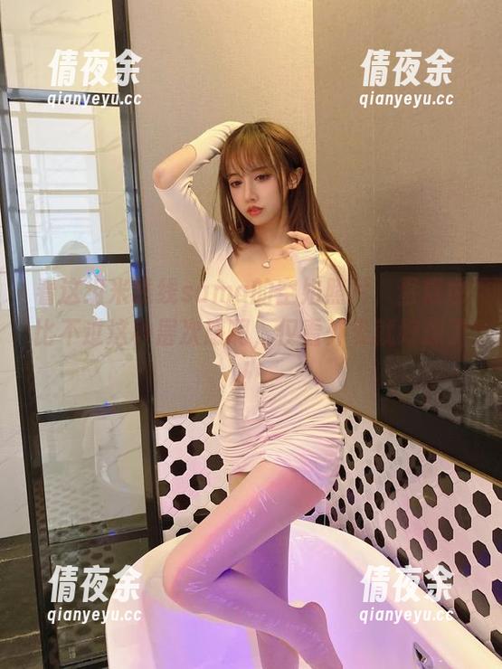 看这组米线线sama的空姐照片，蛋糕也比不过这种层次感啊，仅看外表就好想了！