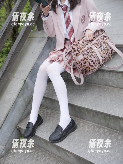 紧急企划 - 见希w白丝制服最新别样风情，原图更显层次感
