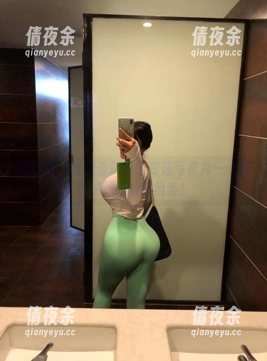 微密圈 - 当微信朋友圈变成写真秀——紫色哒豚豚最新出击！