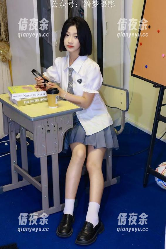 绮梦摄影 - 若隐若现的棉袜写真合集：露露，今天你又在挑逗我的选择困难症