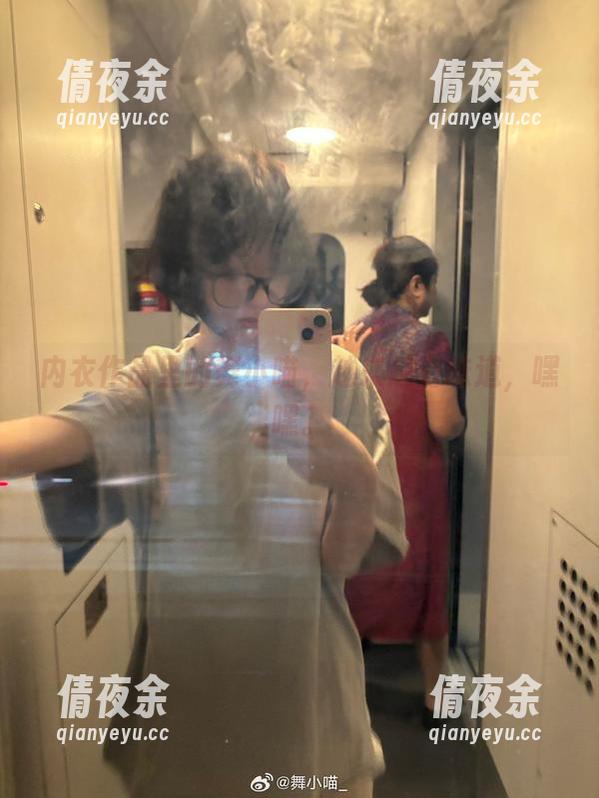 内衣作品里的舞小喵，越来越有味道，嘿嘿。