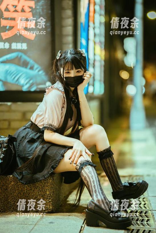 “LonelyMary”写真界的荧光棒——落落Raku让她的孤独变得如此耀眼！