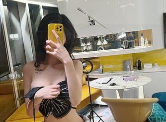 微密圈 – 葛征和她的修女风范，照片里的深邃之美，原图透着一丝肩上压力，小小松弛。