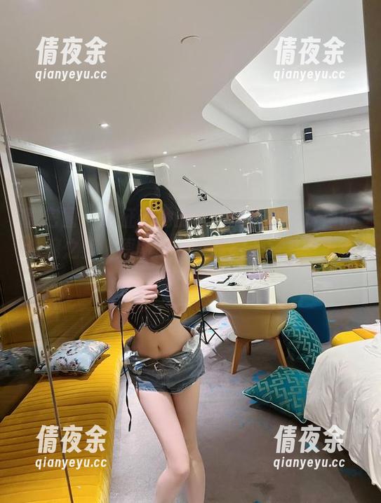 微密圈 - 葛征和她的修女风范，照片里的深邃之美，原图透着一丝肩上压力，小小松弛。