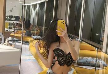 微密圈 – 葛征穿上定制粉色长裙，图片中只差一阵风就能飞走——我说，要不要试试？
