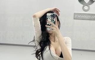 微密圈 – 最新合集：葛征的波点吊带袜，貌似不经意间透着若隐若现的意思。