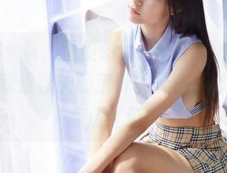 蜜桃社 – 看，雪梨sherry在高清礼服写真里，就像秋天的落叶，无意间擦出了一点点红色。