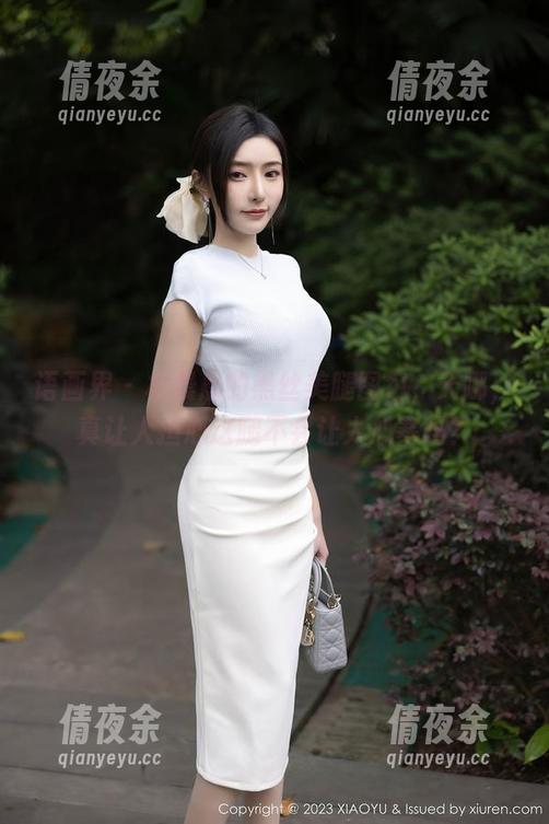 语画界 - 杨晨晨的黑丝美腿图包，天哪，真让人担心这腿不会让人心寒吗？