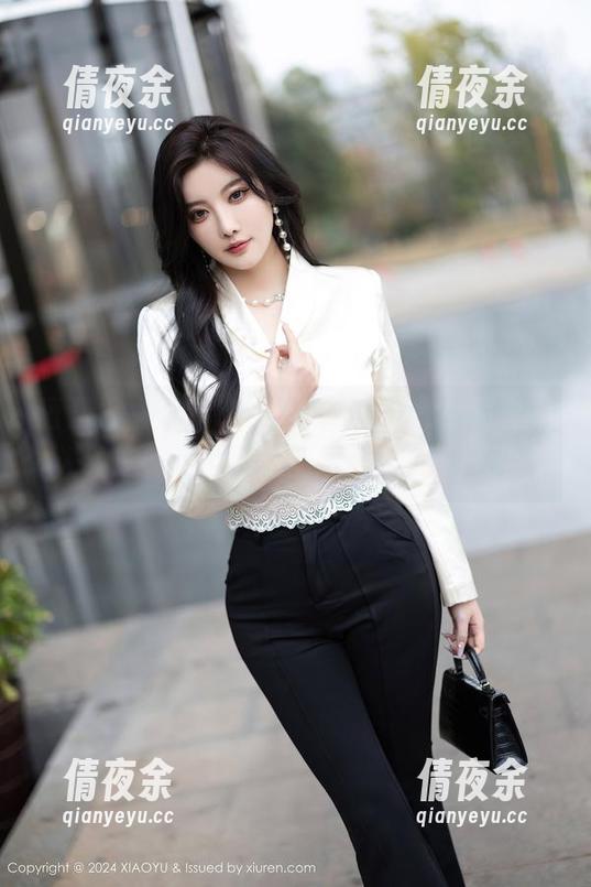 语画界 - 美图来了！程程程兔女郎写真，光看这身姿，居然感觉要变成萝卜了！