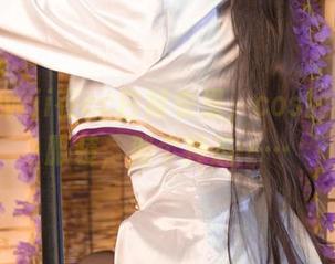 起司块wii在cc白衬衣里，cos的不仅是服装，那个神态……