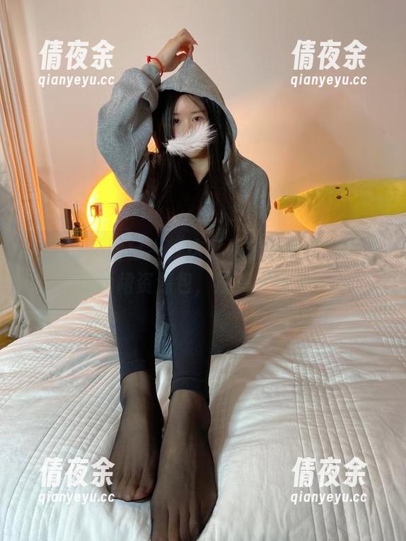 微密圈 - 而已さ，这可是软妹小九九的蕾丝裙资源包，油亮又迷人