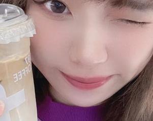 我跟你说，这闪月半的全套图片，真的把岛村卯月展现得别有一番味道。