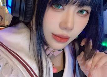 嗯…阿九从不咕咕蕾丝cos，真想知道她的模特鞋子是哪款…
