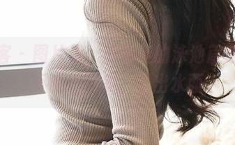 青豆客 – 图片里，施忆佳的泳池篇章：漫不经心的美，溢出水面