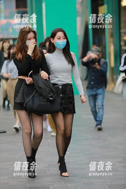 魔镜街拍：制服包臀裙小姐姐3走廊，美图之下，该不会是天使下凡吧？