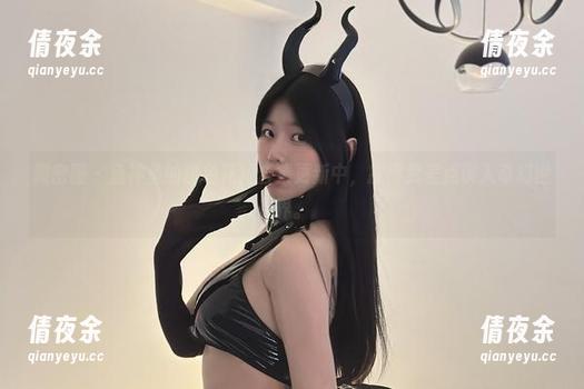 微密圈 - 鱼神鱼的粉色花裙合集更新中，撩得我差点误入奇幻世界。