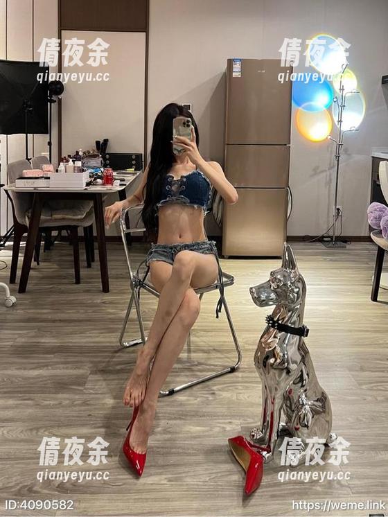 微密圈 - 黎允熙baby的紫色套图：古风与颜值的完美相遇，偶尔有点小撩哦！